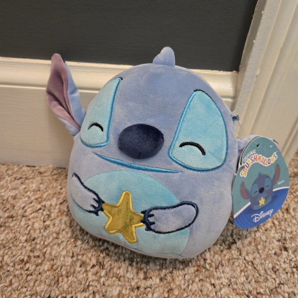 Squishmallow Disney Stitch holding Star - Picture 3 of 3